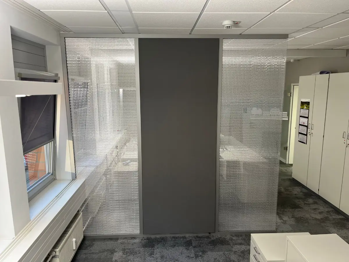 Effektive Raumakustik im Büro: Maßgeschneiderte Lösung für die Autobahn GmbH