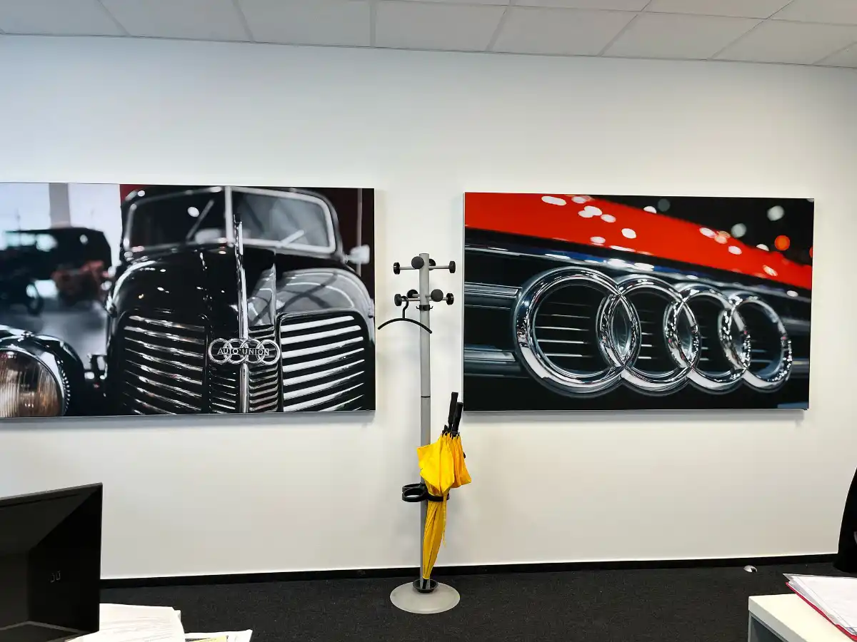 Individuelle Akustiklösung mit lokalem Bezug im Autohaus Audi Vahrenwalder